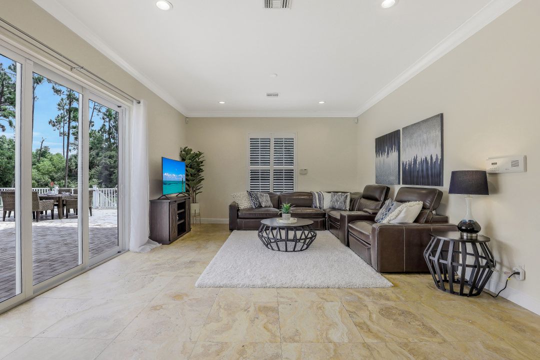 5645 Spanish Oaks Ln, Naples, FL 34119