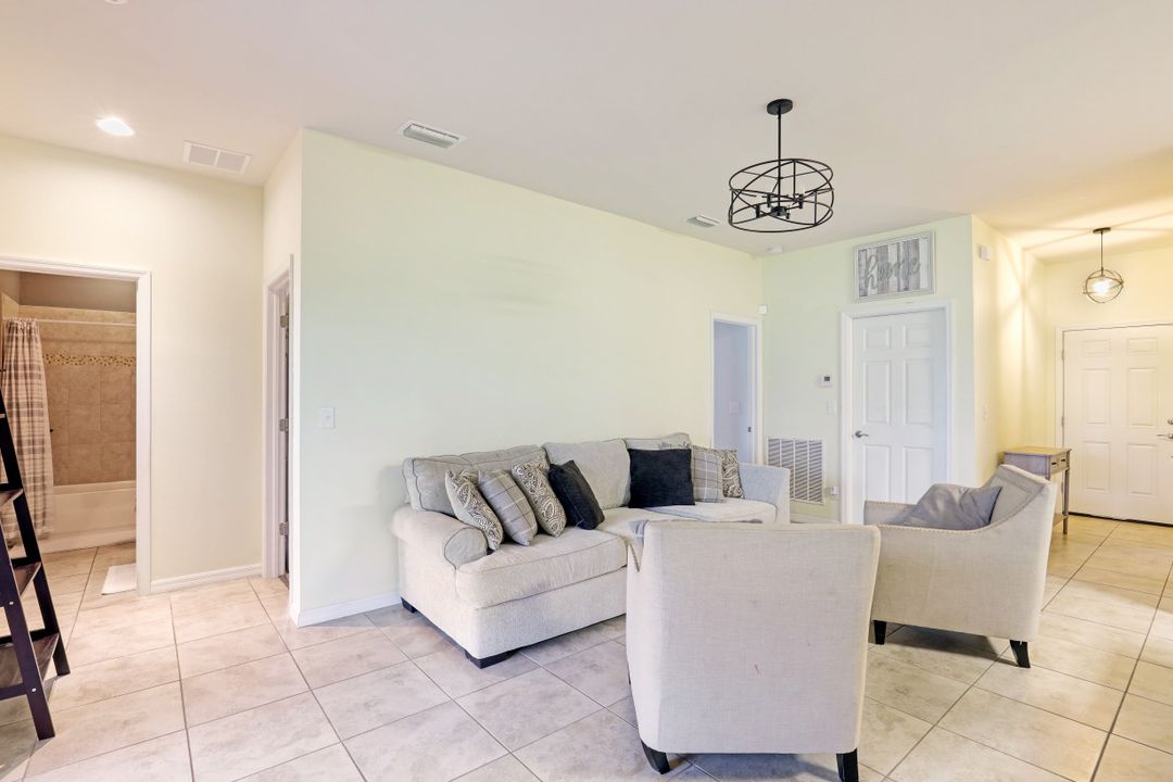1813 NW 10th St, Cape Coral, FL 33993
