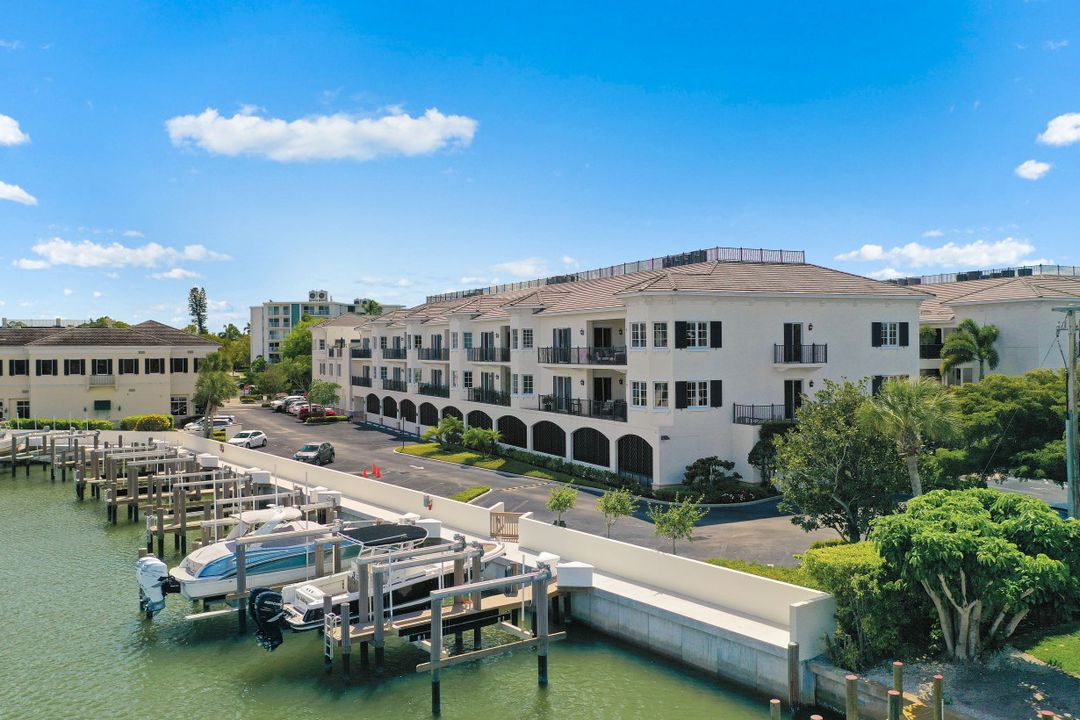 1400 Gulf Shore Blvd N #312, Naples, FL 34102