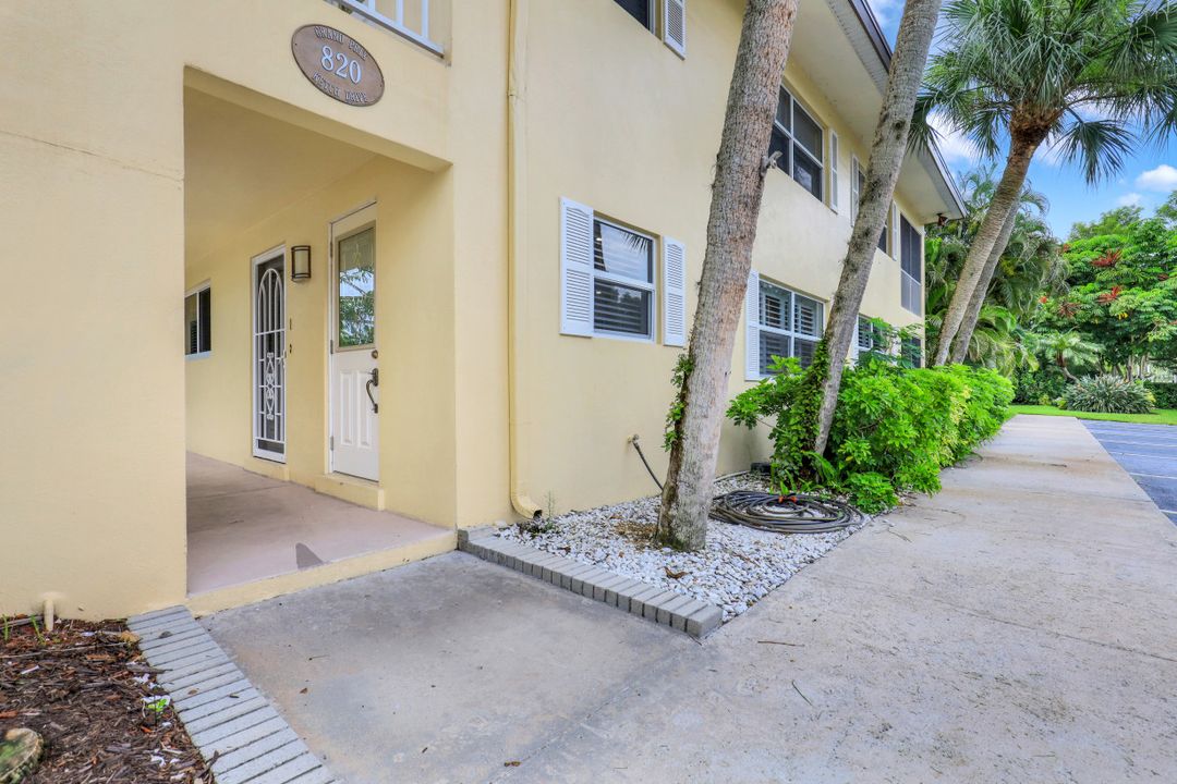820 Ketch Dr #1, Naples, FL 34103