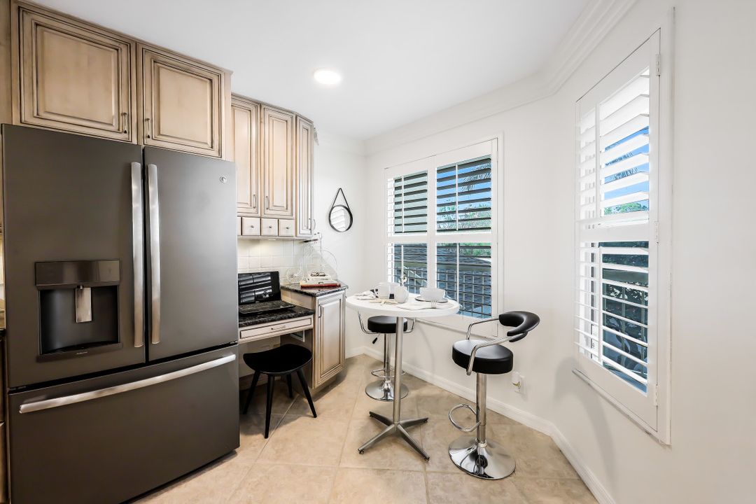 320 Horse Creek Dr #203, Naples, FL 34110
