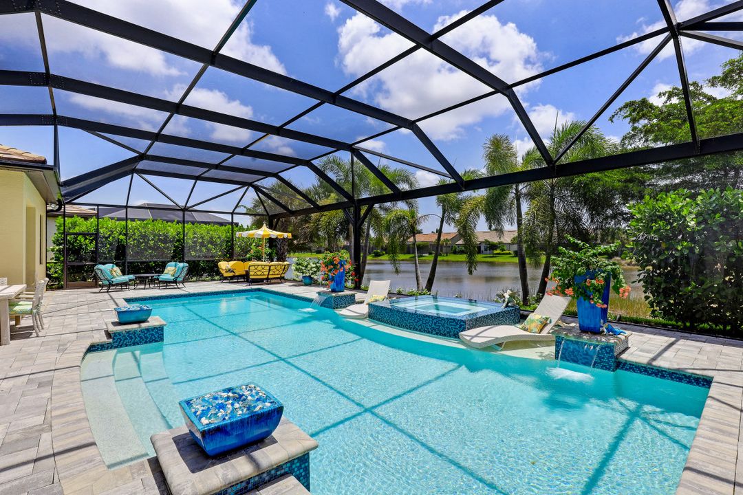 16284 Camden Lakes Cir, Naples, FL 34110