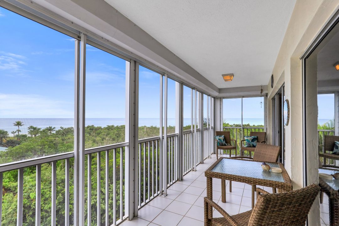 1 Bluebill Ave, Naples, FL 34108