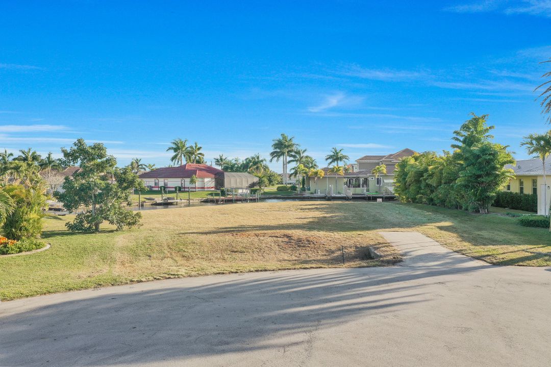 5059 Saxony Ct, Cape Coral, FL 33904