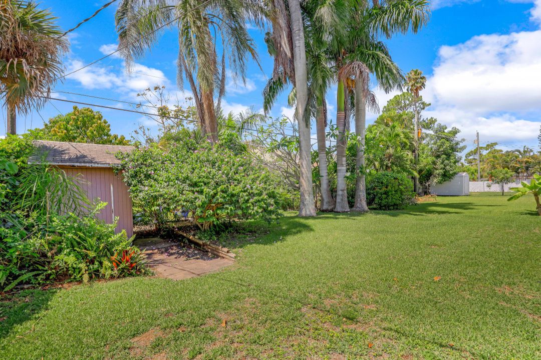 668 93rd Ave N, Naples, FL 34108