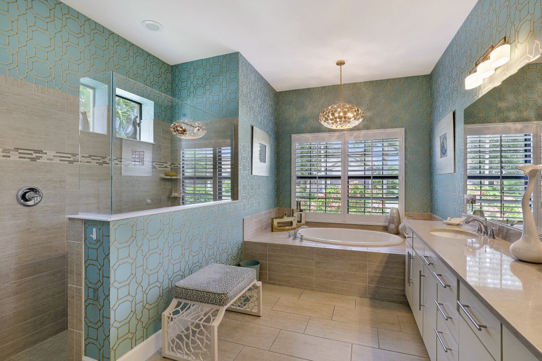 16284 Camden Lakes Cir, Naples, FL 34110