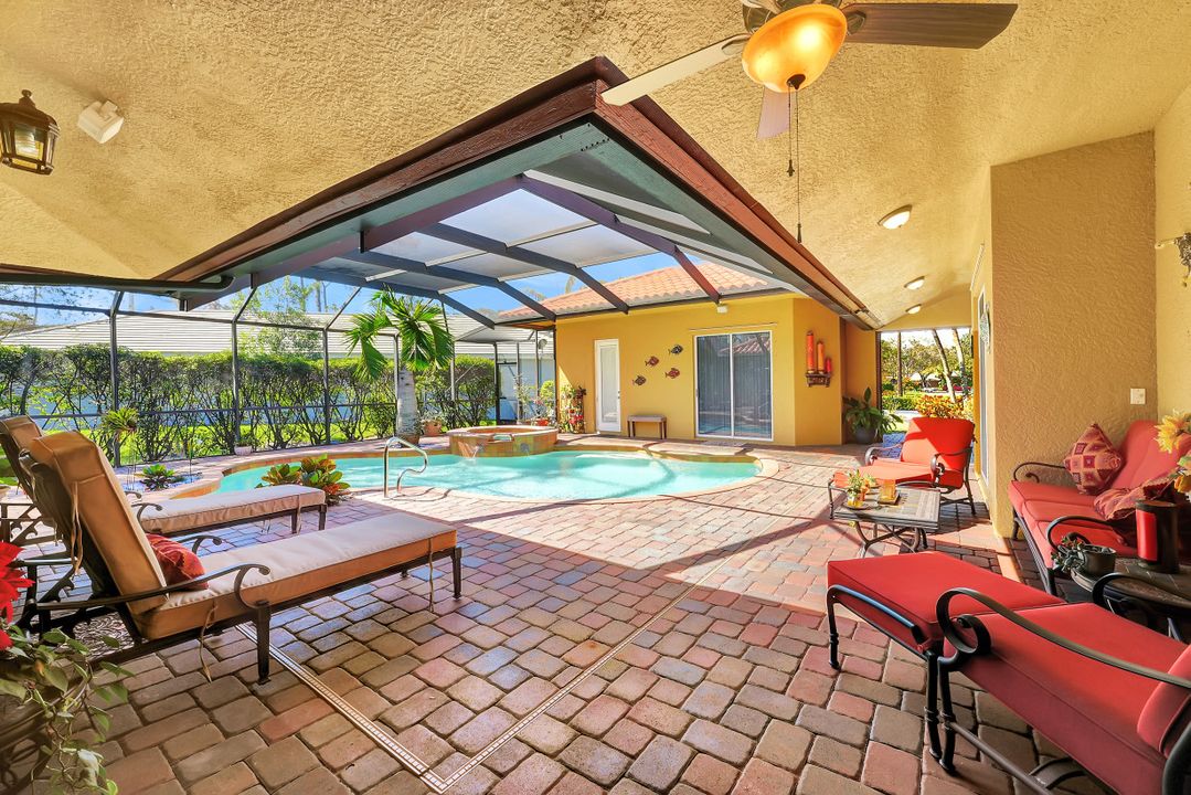 4000 Stonesthrow Ct, Naples, FL 34109