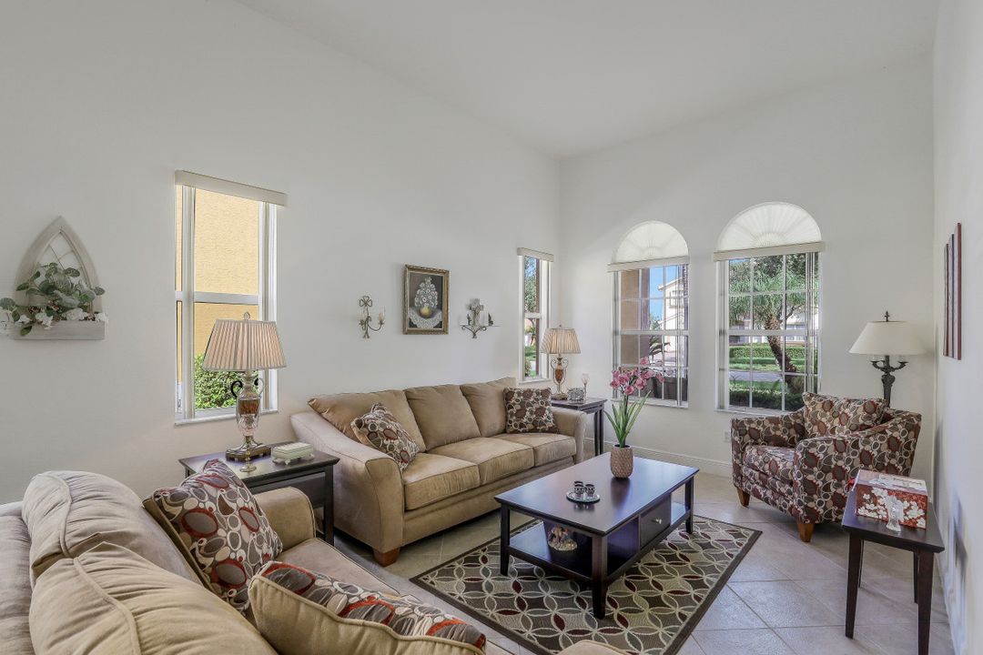 1985 Par Dr, Naples, FL 34120