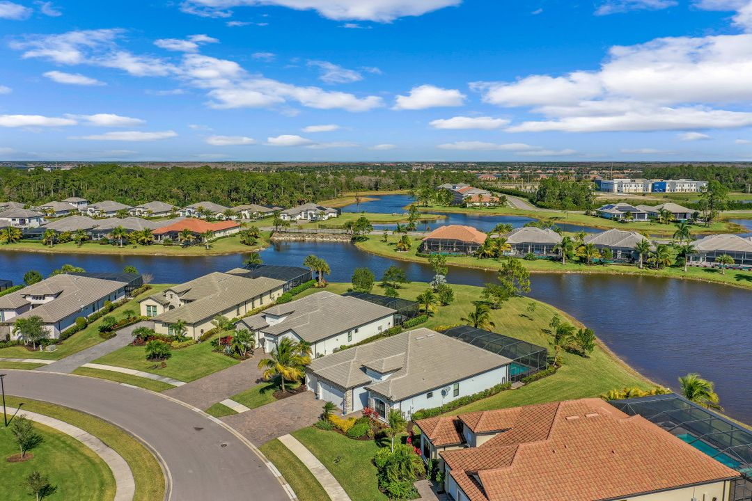2067 Antigua Ln, Naples, FL 34120