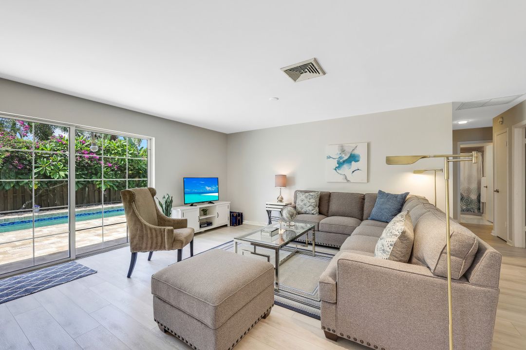 1320 Woodridge Ave, Naples, FL 34103