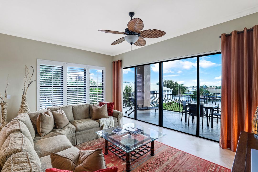 10620 Gulf Shore Dr #401, Naples, FL 34108