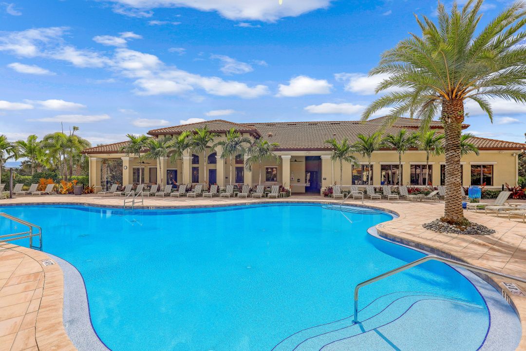 13395 Silktail Dr, Naples, FL 34109