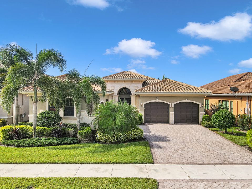 2915 Cinnamon Bay Cir, Naples, FL 34119