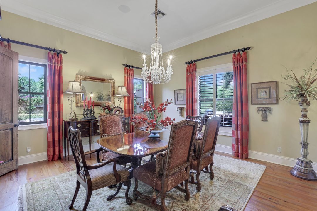 353 Chancery Cir, Naples, FL 34110