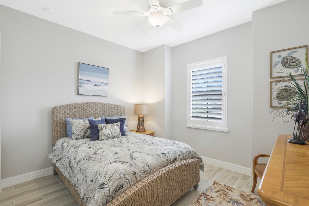 1913 Mustique St, Naples, FL 34120