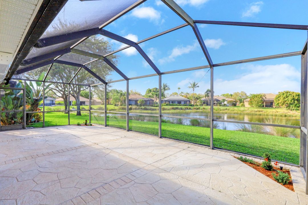 6472 Autumn Woods Blvd, Naples, FL 34109