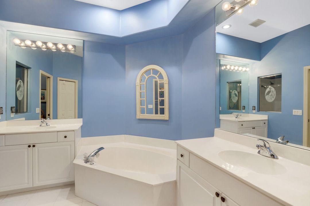 12651 Fox Ridge Dr, Bonita Springs, FL 34135