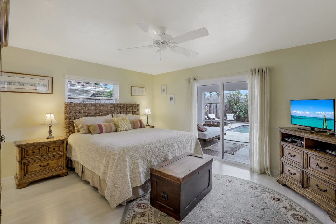 562 100th Ave N, Naples, FL 34108