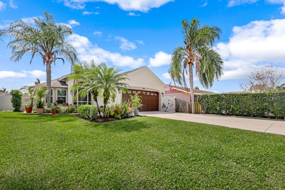 768 101st Ave N, Naples, FL 34108