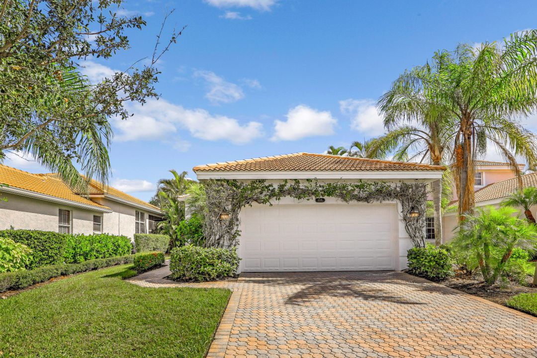 8591 Peppertree Way, Naples, FL 34114