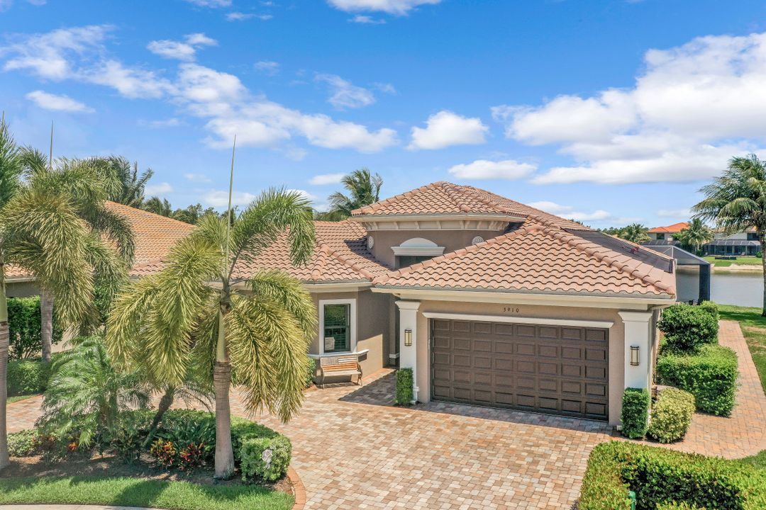 3910 Glacier Ct, Naples, FL 34119