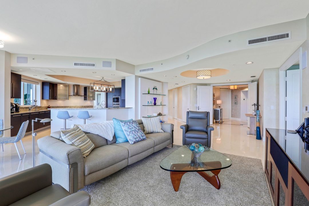 13675 Vanderbilt Dr #610, Naples, FL 34110