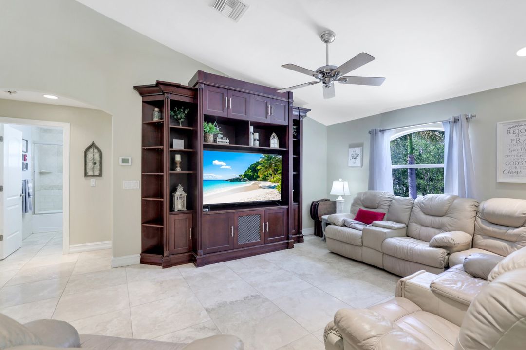 5660 Spanish Oaks Ln, Naples, FL 34119