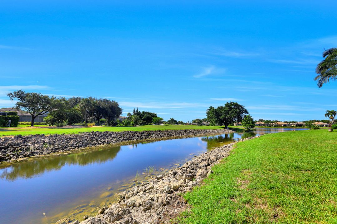 2084 Crestview Way, Naples, FL 34119