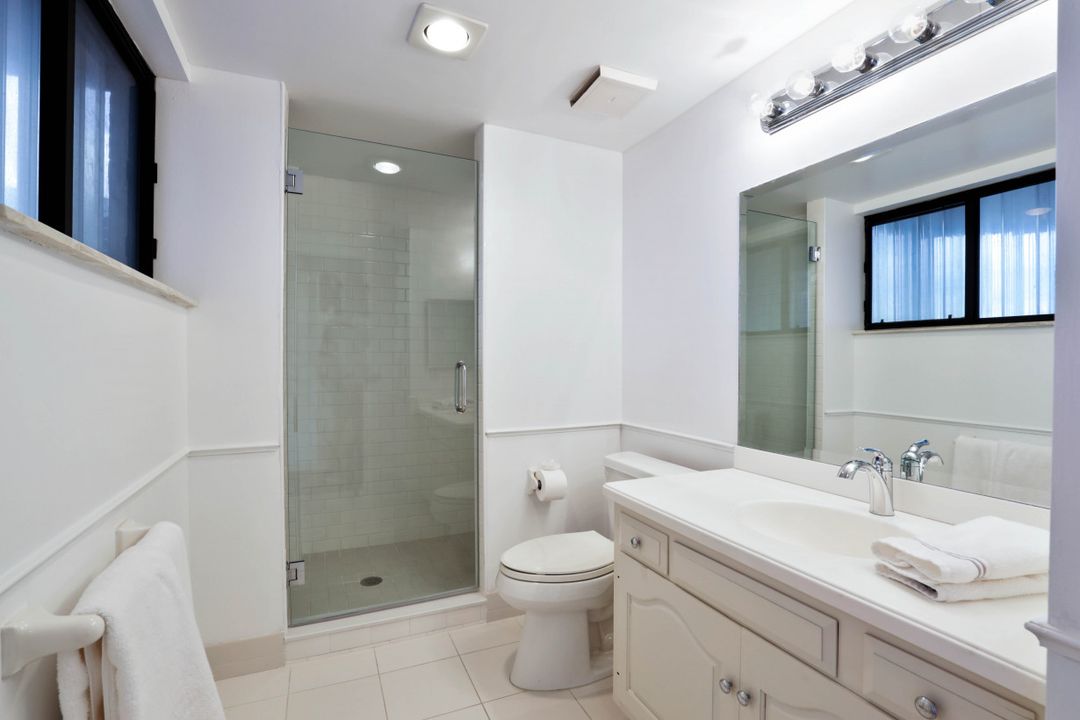 6075 Pelican Bay Blvd #406, Naples, FL 34108