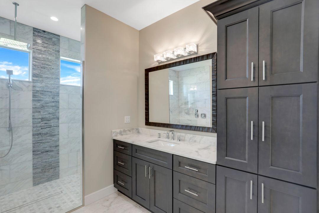 2833 NW 41st Ave, Cape Coral, FL 33993