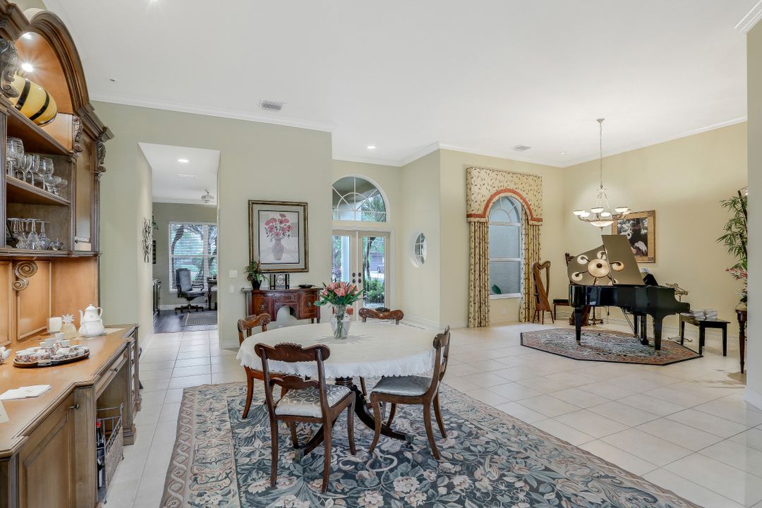 581 Wedgewood Way, Naples, FL 34119