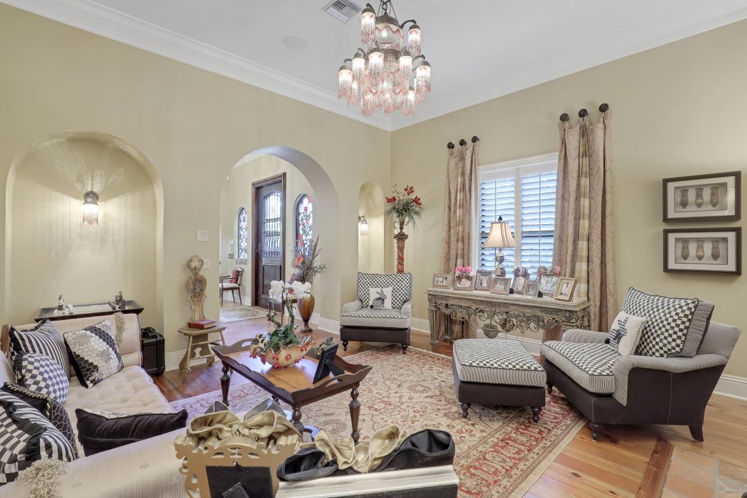 353 Chancery Cir, Naples, FL 34110