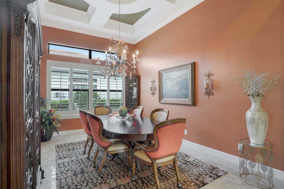 8651 Amour Ct, Naples, FL 34119