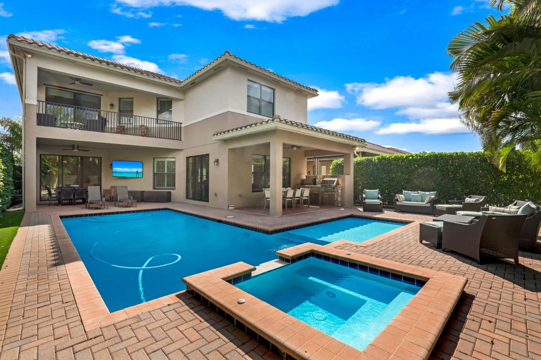 13840 Luna Dr, Naples, FL 34109