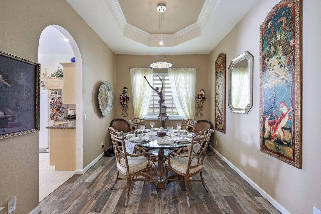 15842 Los Reyes Ln, Naples, FL 34110