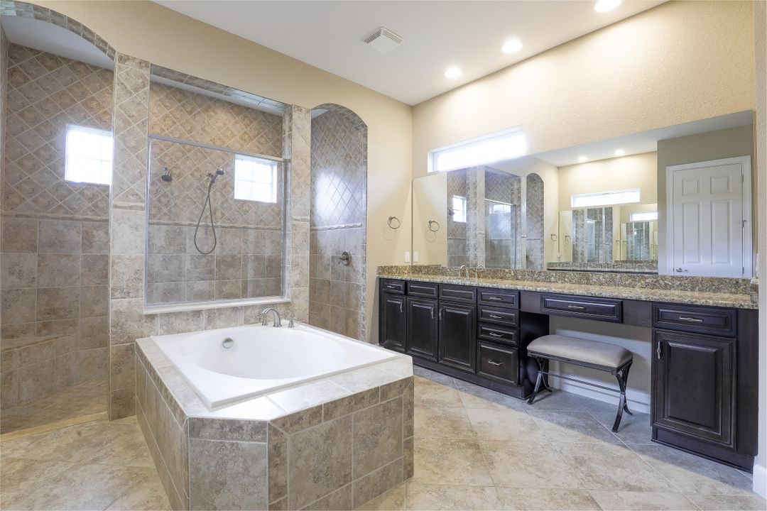 9403 Copper Rock Ct, Naples, FL 34120