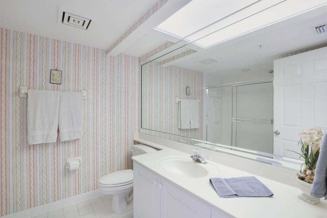 21 Bluebill Ave #905, Naples, FL 34108