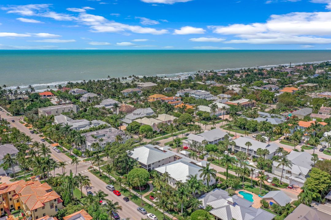 225 5th Ave S #104, Naples, FL 34102