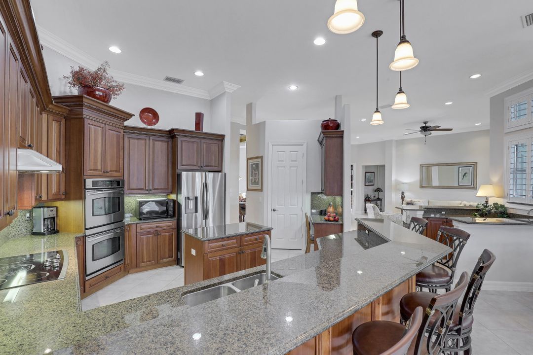 562 14th St SE, Naples, FL 34102