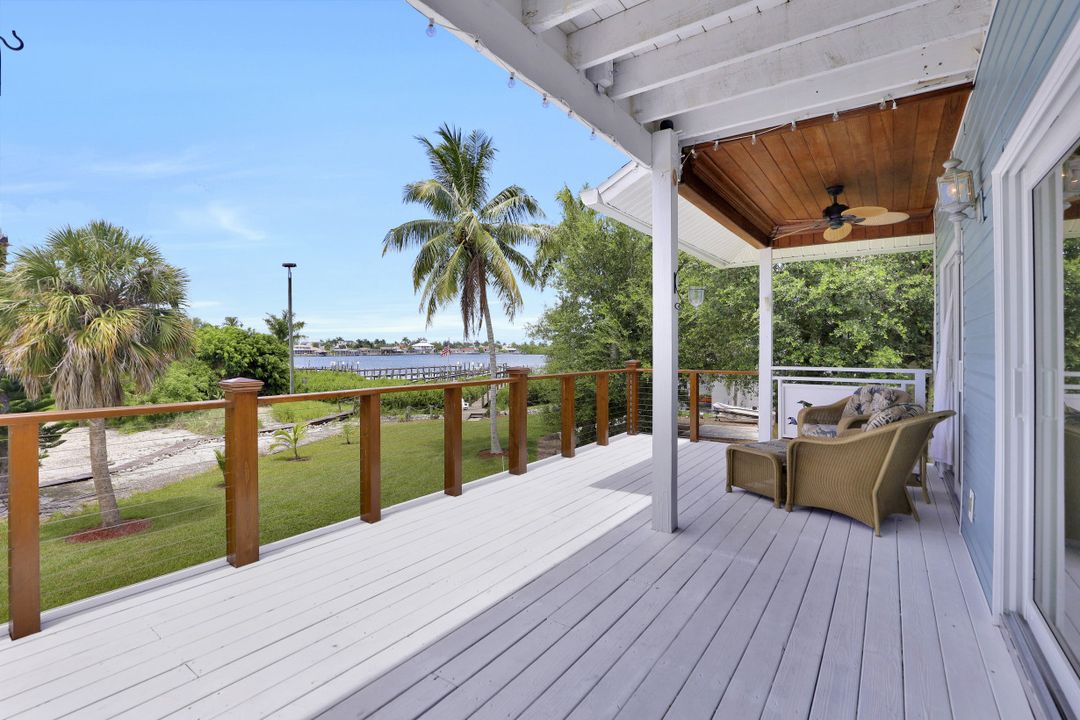 39 W Pelican St, Naples, FL 34113