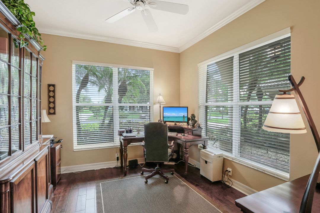 581 Wedgewood Way, Naples, FL 34119