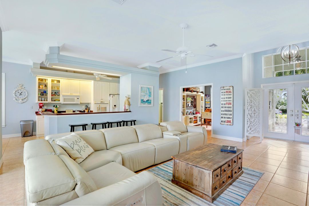 8708 S Lake Cir, Fort Myers, FL 33908