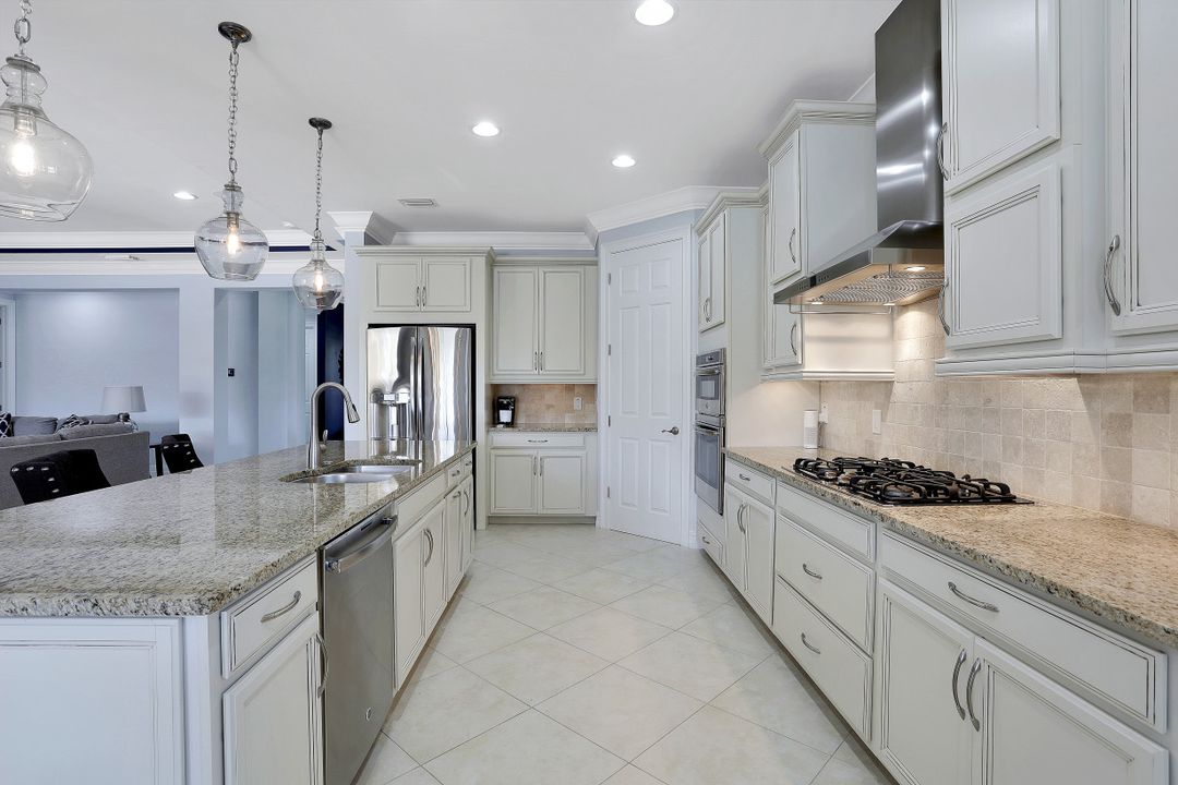1622 Songbird Ct, Naples, FL 34120