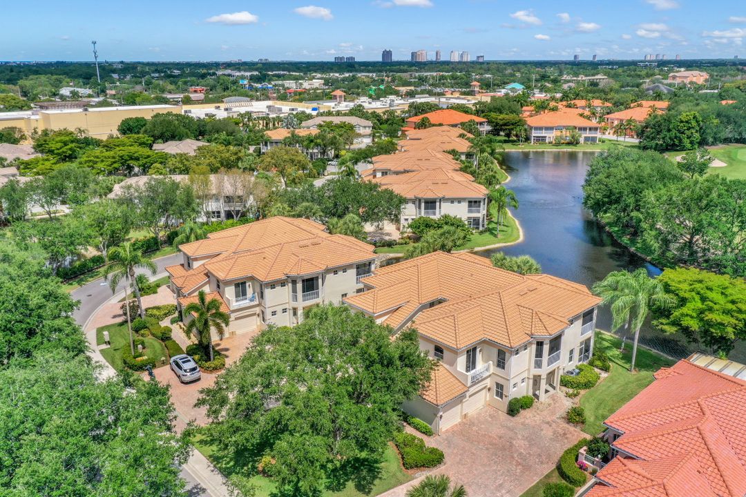 9111 Las Maderas Dr, Bonita Springs, FL 34135