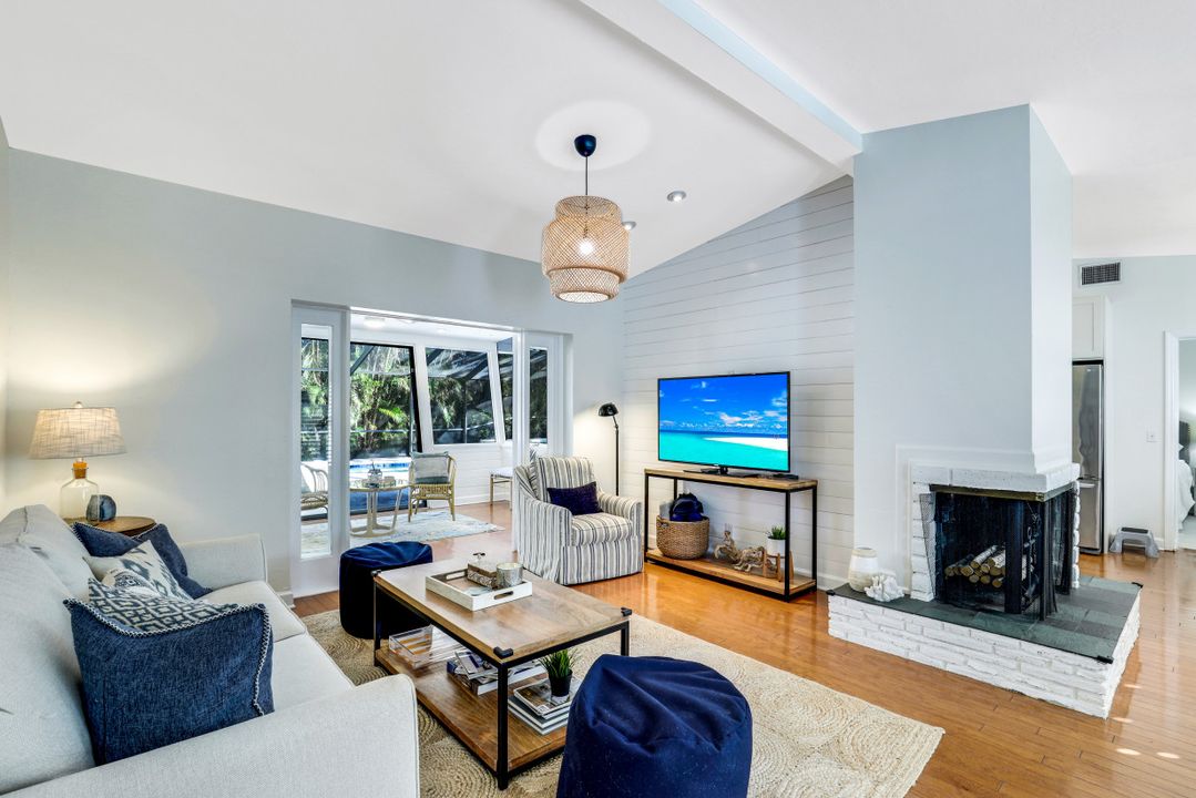 739 7th Ave N, Naples, FL 34102