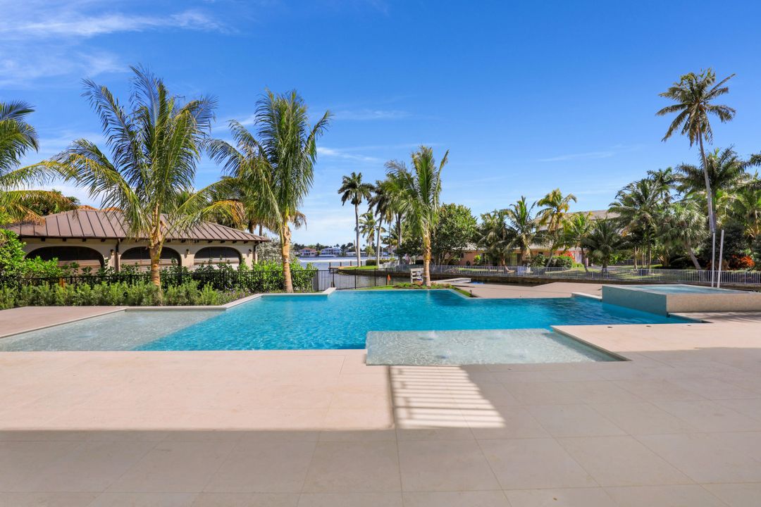 940 17th Ave S, Naples, FL 34102