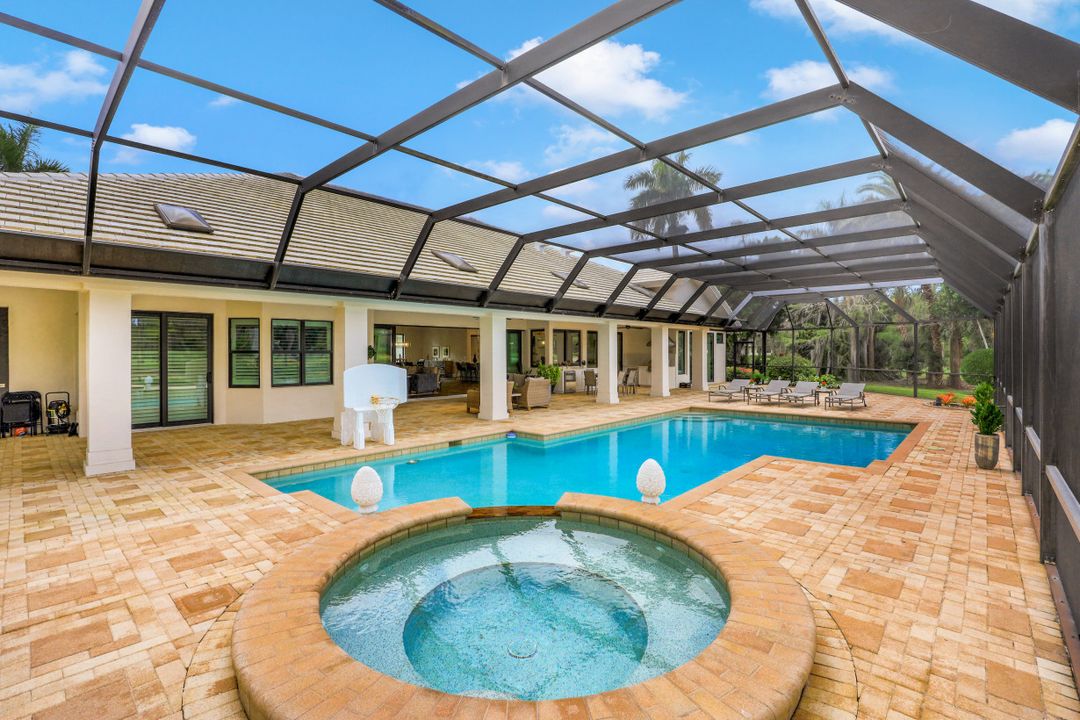 4501 Silver Fox Dr, Naples, FL 34119