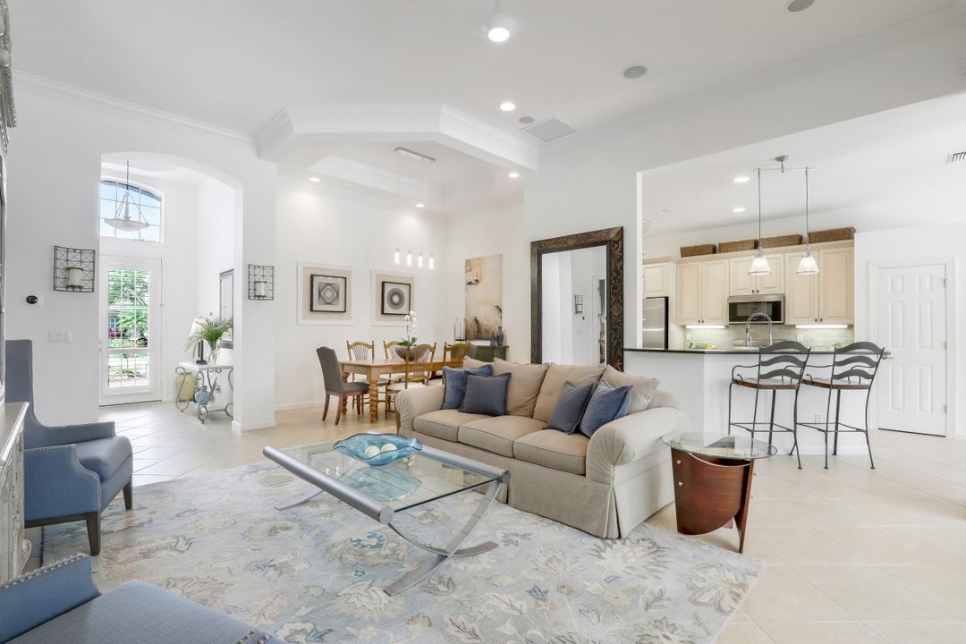 9150 Quartz Ln, Naples, FL 34120