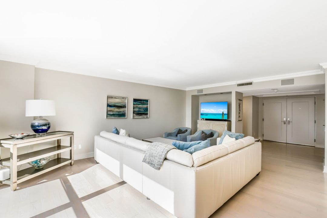 4401 Gulf Shore Blvd N #D-207, Naples, FL 34103