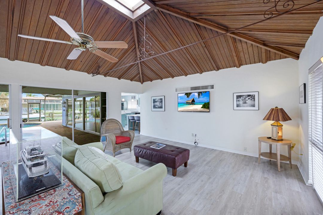 827 Chestnut Ct, Marco Island, FL 34145